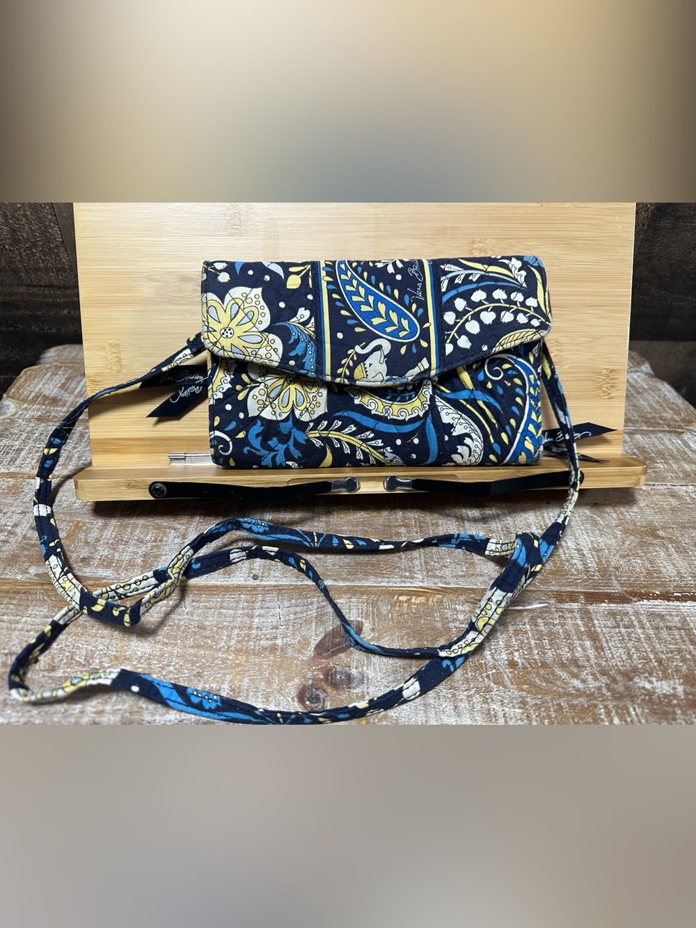 Vera Bradley Trifold Crossbody Wallet Elephant Paisley Print Magnetic Snap